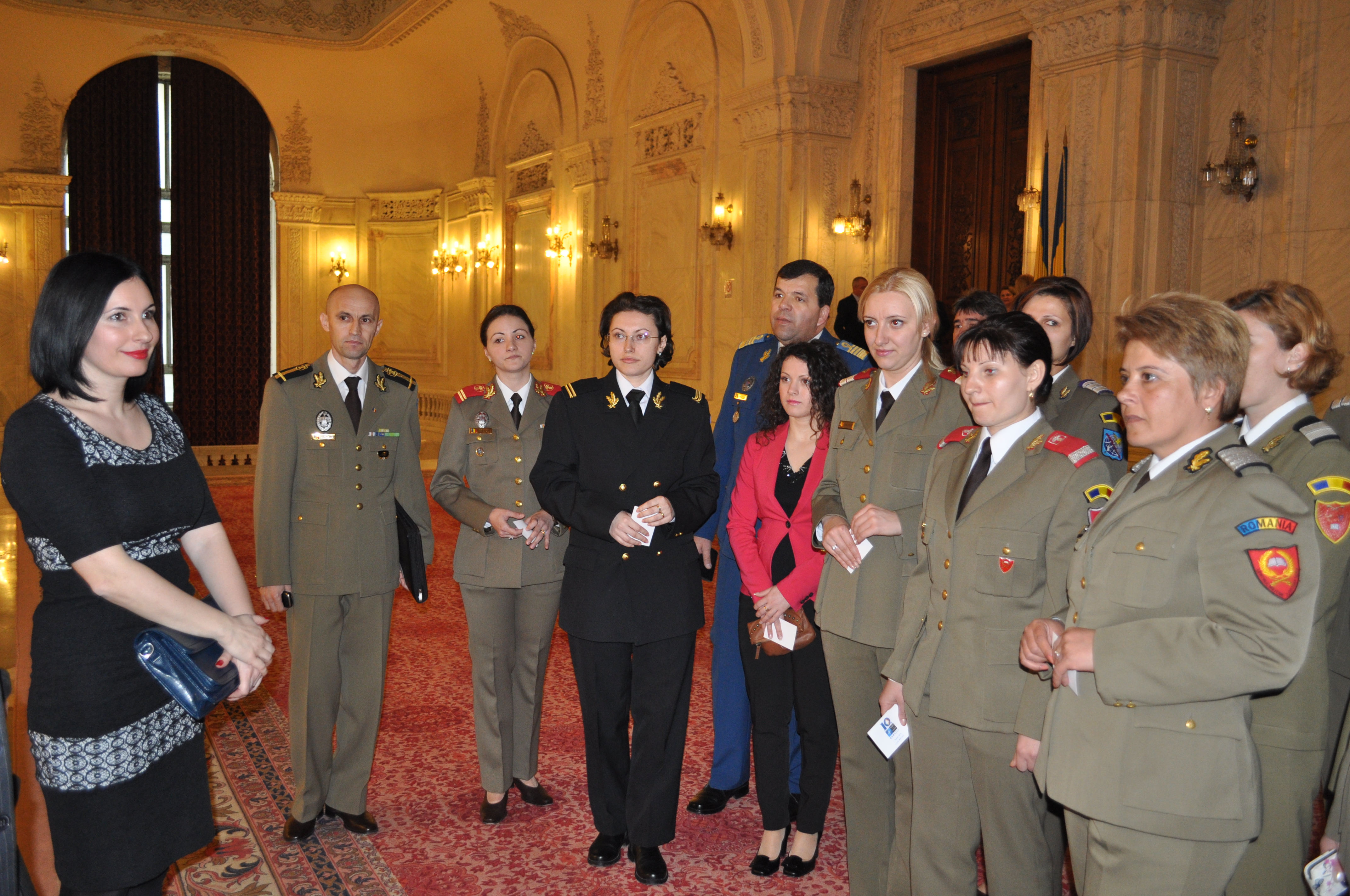 Familiile eroilor români căzuți la datorie în teatrele de operații la Sesiunea solemnă a celor două camere ale Parlamentului