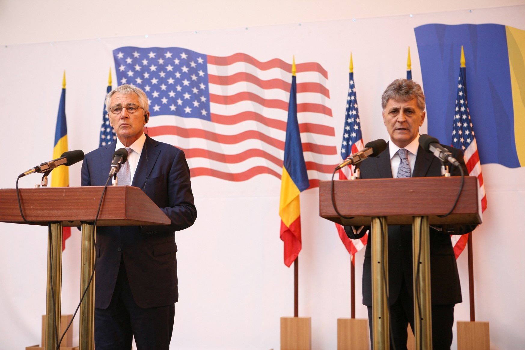 Întâlnirea oficială a ministrului apărării naționale, Mircea Duşa, cu secretarul american al apărării, Chuck Hagel