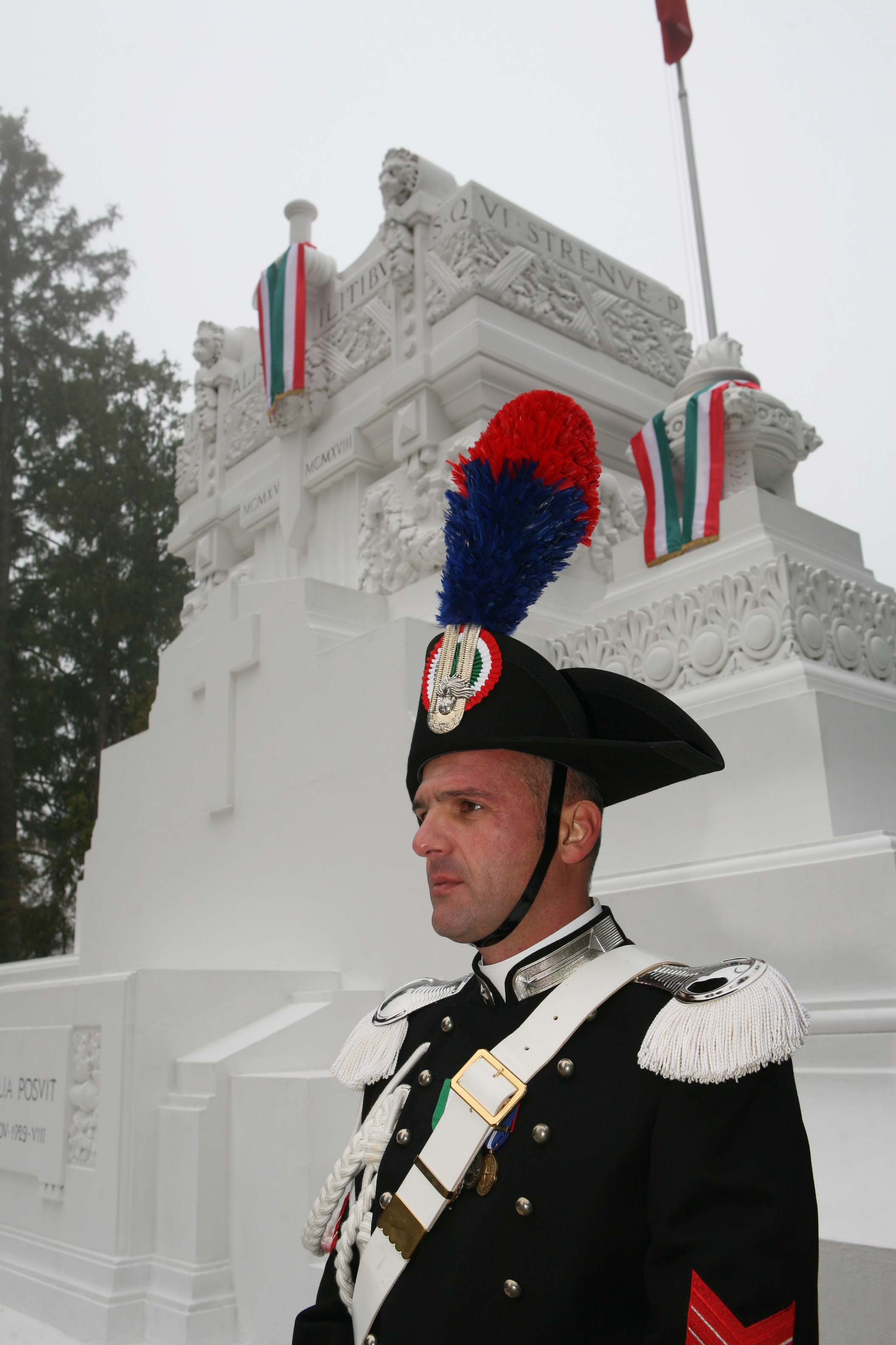 Ziua Forțelor Armate Italiene Ceremonia militară de depuneri de coroane şi jerbe de flori - Cimitirul Italian Ghencea