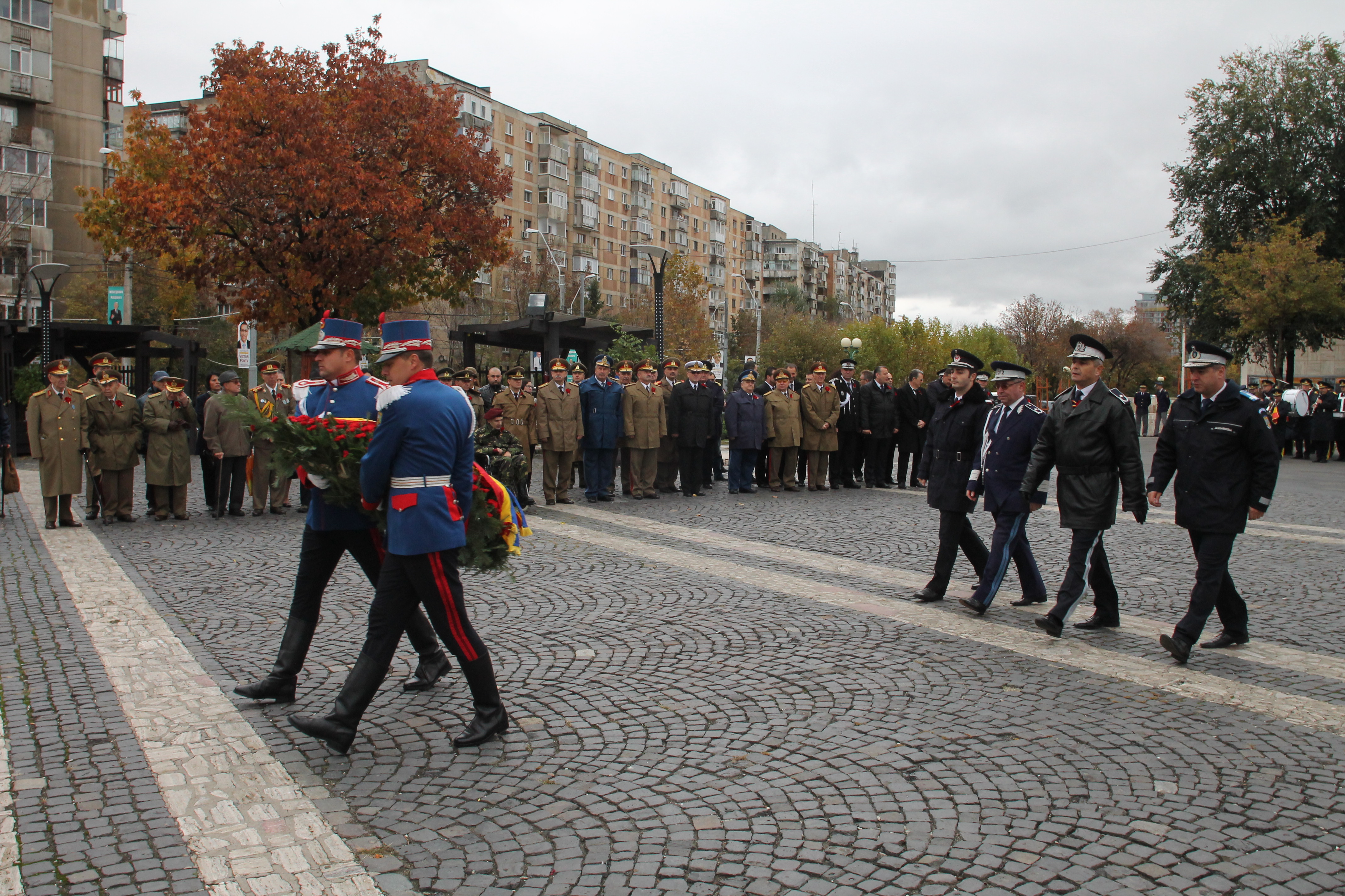 Ceremonia militară şi religioasă de depuneri de coroane de la Monumentul Eroilor căzuți în teatrele de operații şi pe teritoriul României