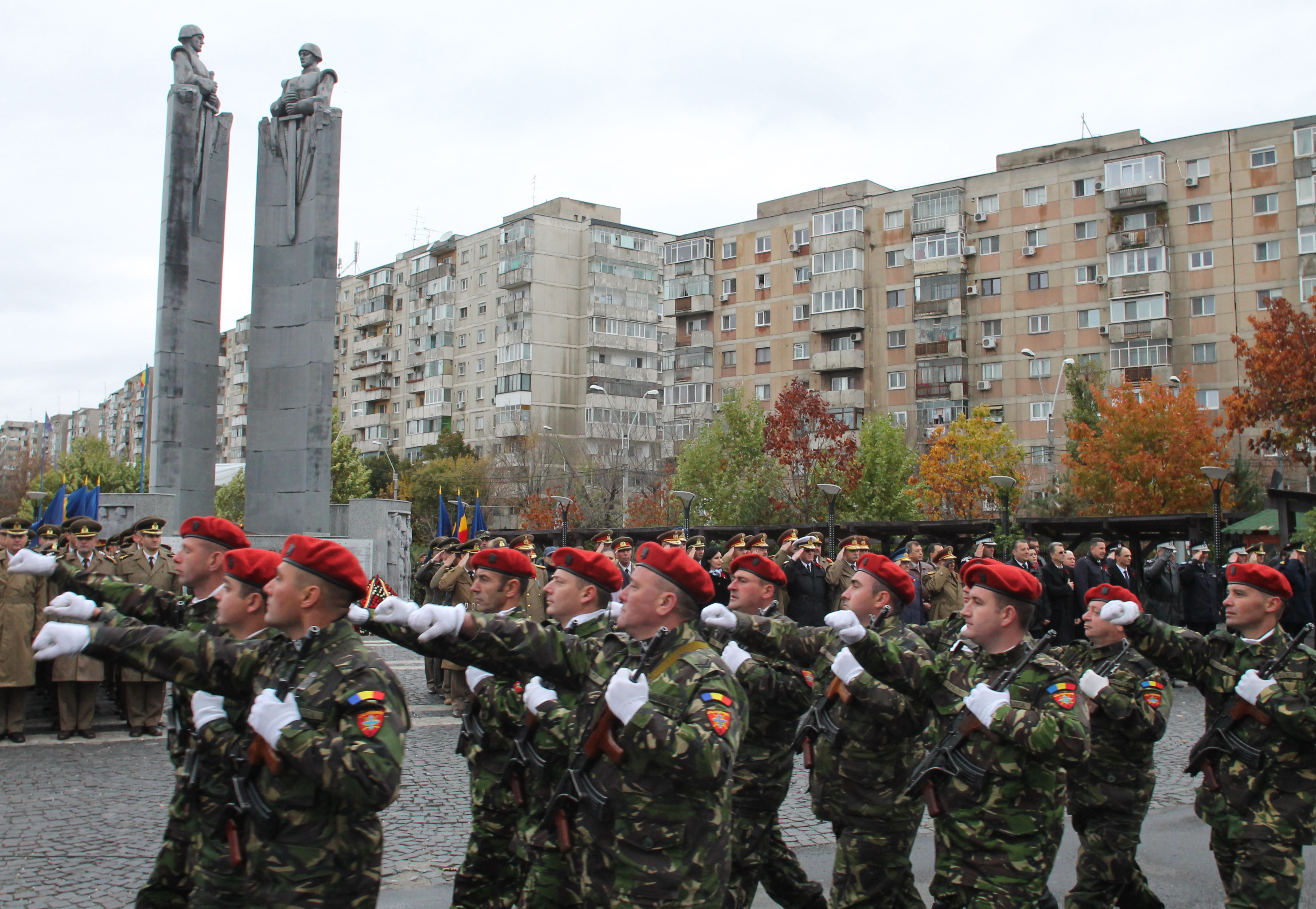 Ceremonia militară şi religioasă de depuneri de coroane de la Monumentul Eroilor căzuți în teatrele de operații şi pe teritoriul României