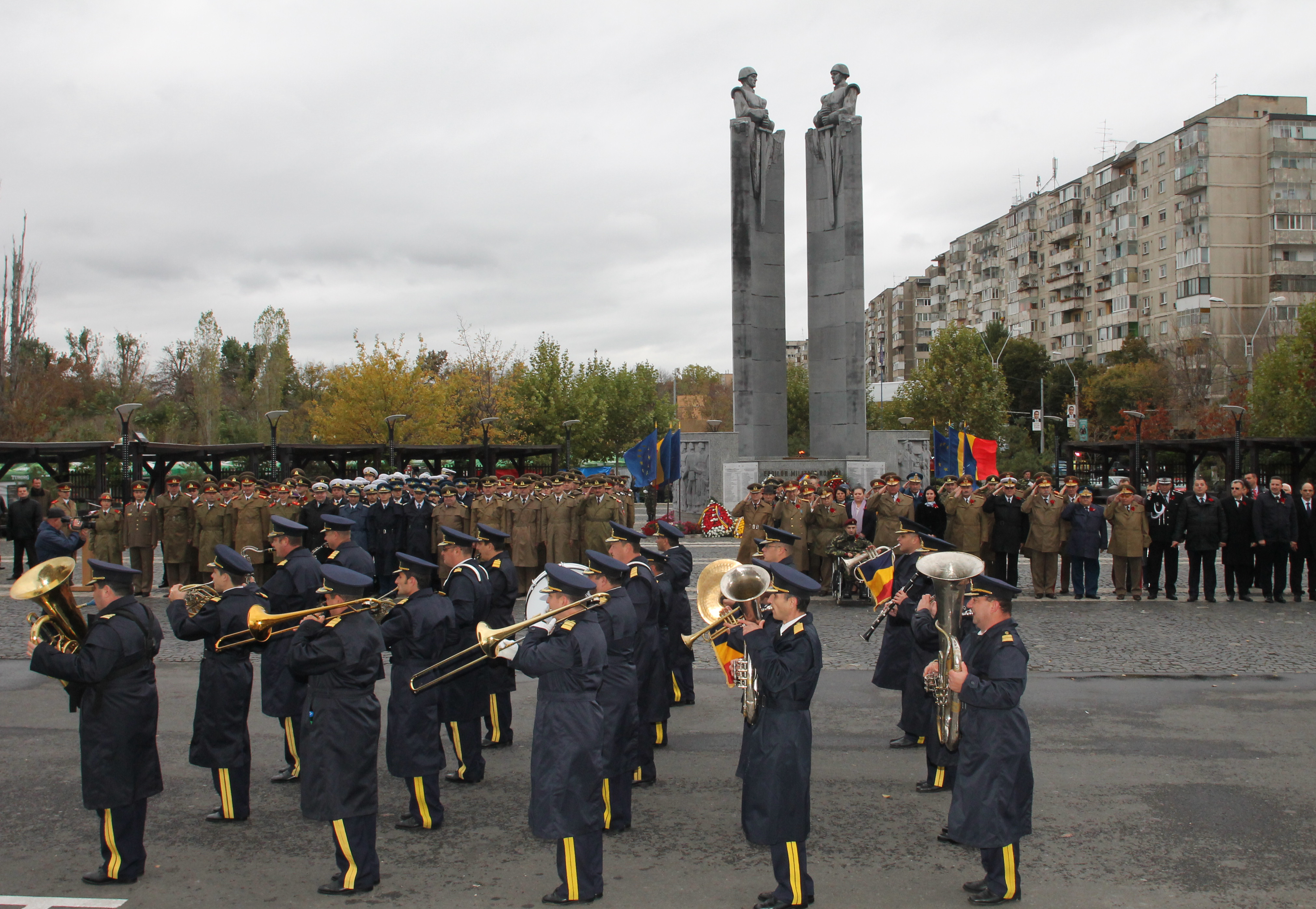 Ceremonia militară şi religioasă de depuneri de coroane de la Monumentul Eroilor căzuți în teatrele de operații şi pe teritoriul României