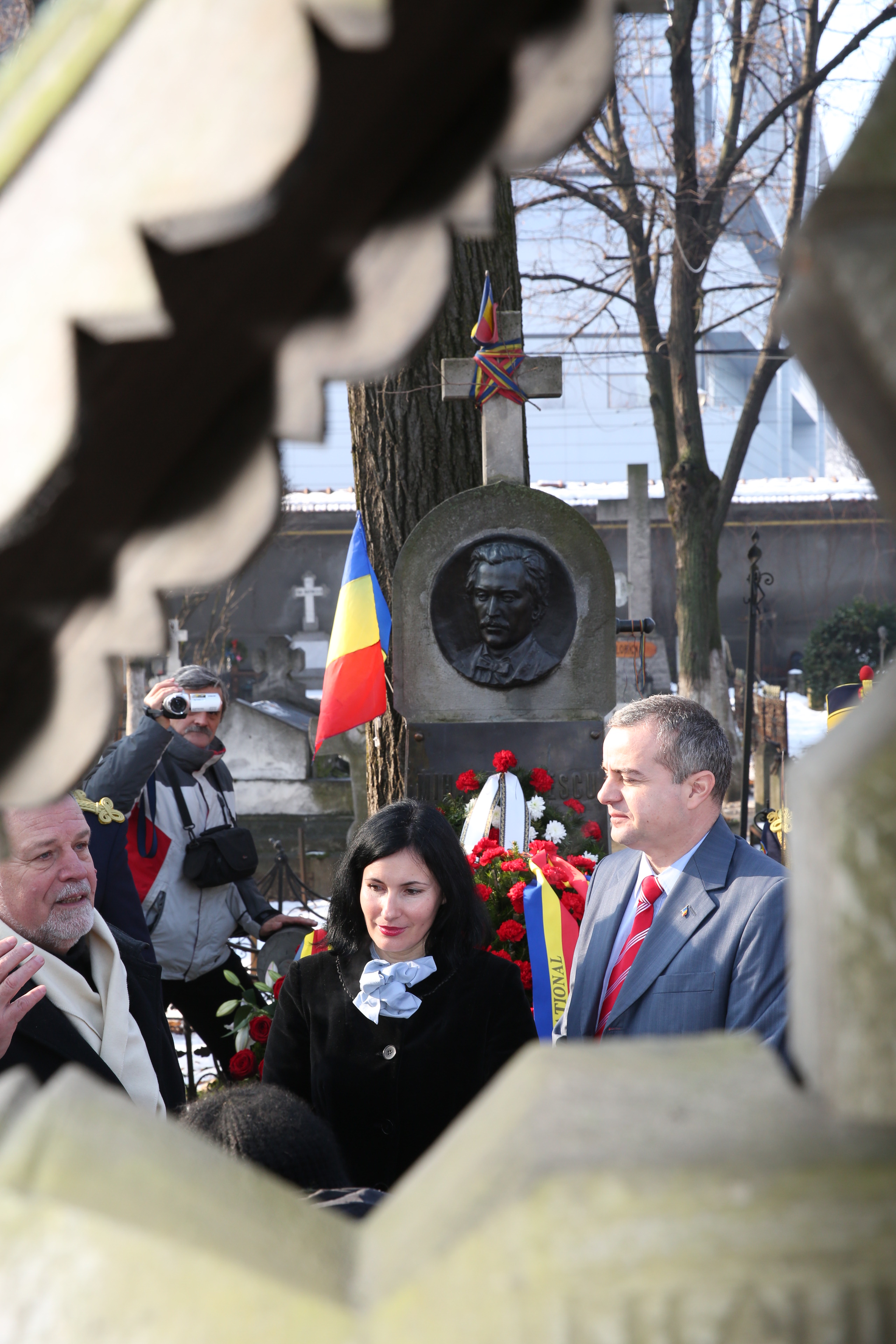 Omagierea a 165 de ani de la naşterea poetului național Mihai Eminescu - Cimitirul Bellu  15 ianuarie 2014'