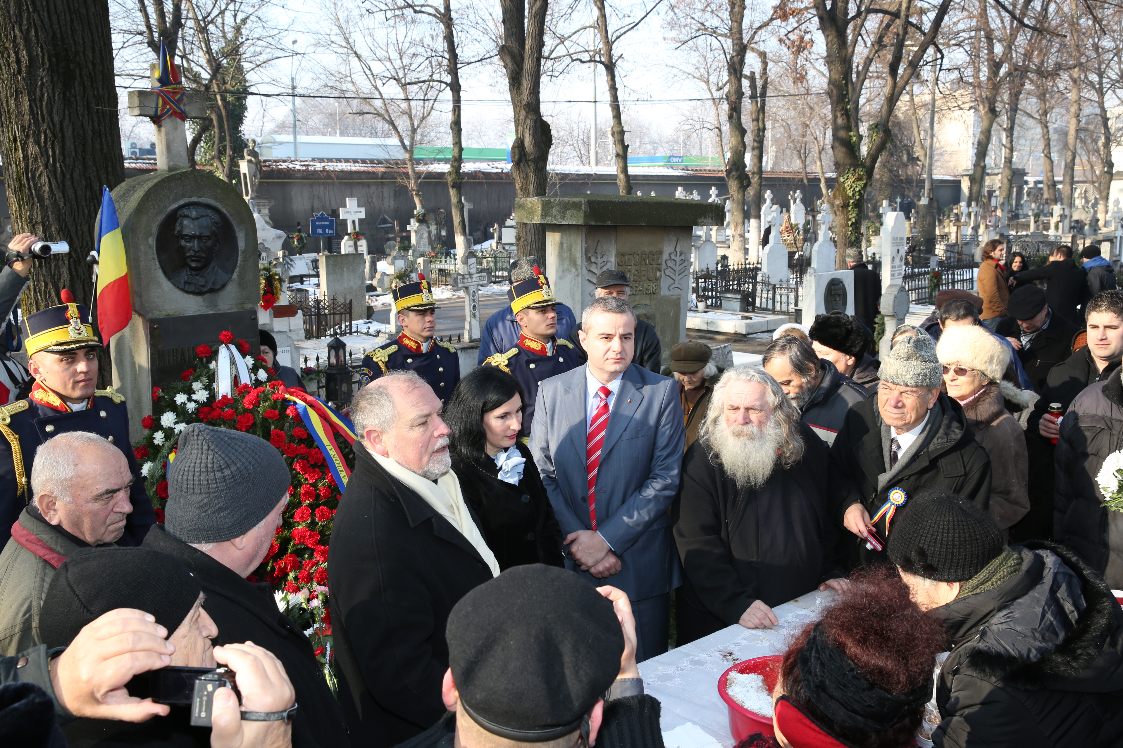 Omagierea a 165 de ani de la naşterea poetului național Mihai Eminescu - Cimitirul Bellu  15 ianuarie 2014'