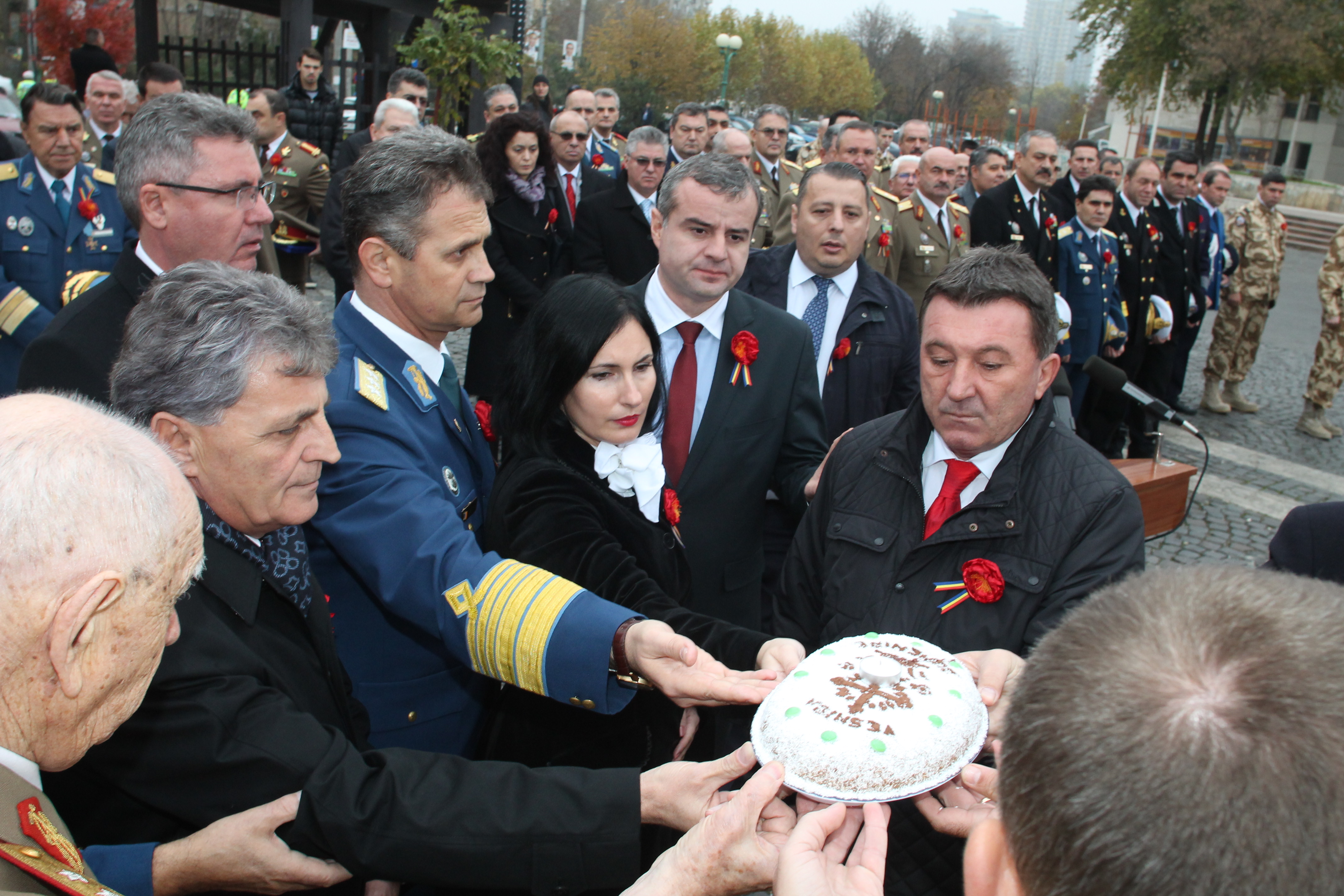 Ceremonia dedicată Zilei Veteranilor la Monumentul eroilor căzuți în teatrele de operații şi pe teritoriul României