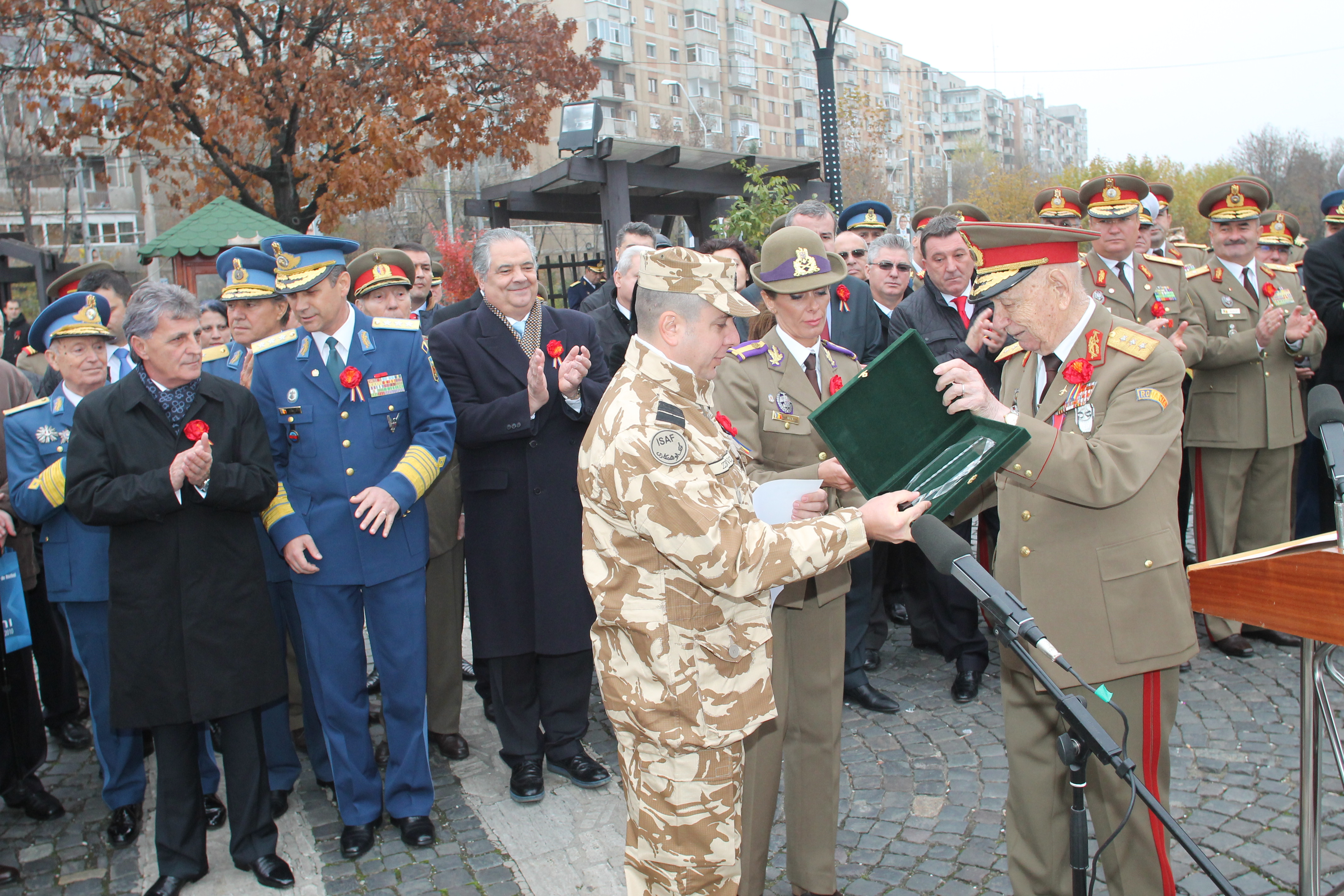 Ceremonia dedicată Zilei Veteranilor la Monumentul eroilor căzuți în teatrele de operații şi pe teritoriul României