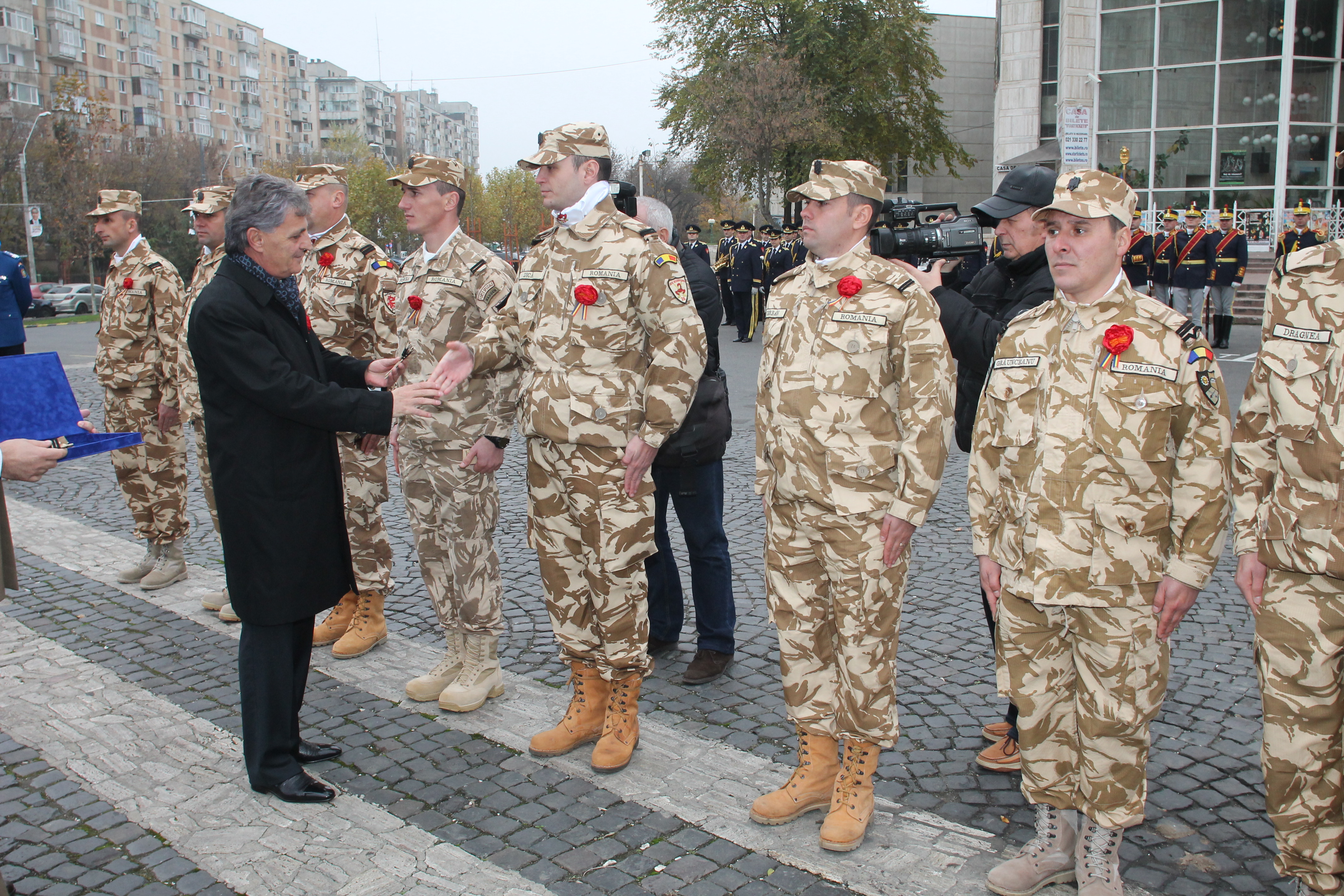 Ceremonia dedicată Zilei Veteranilor la Monumentul eroilor căzuți în teatrele de operații şi pe teritoriul României