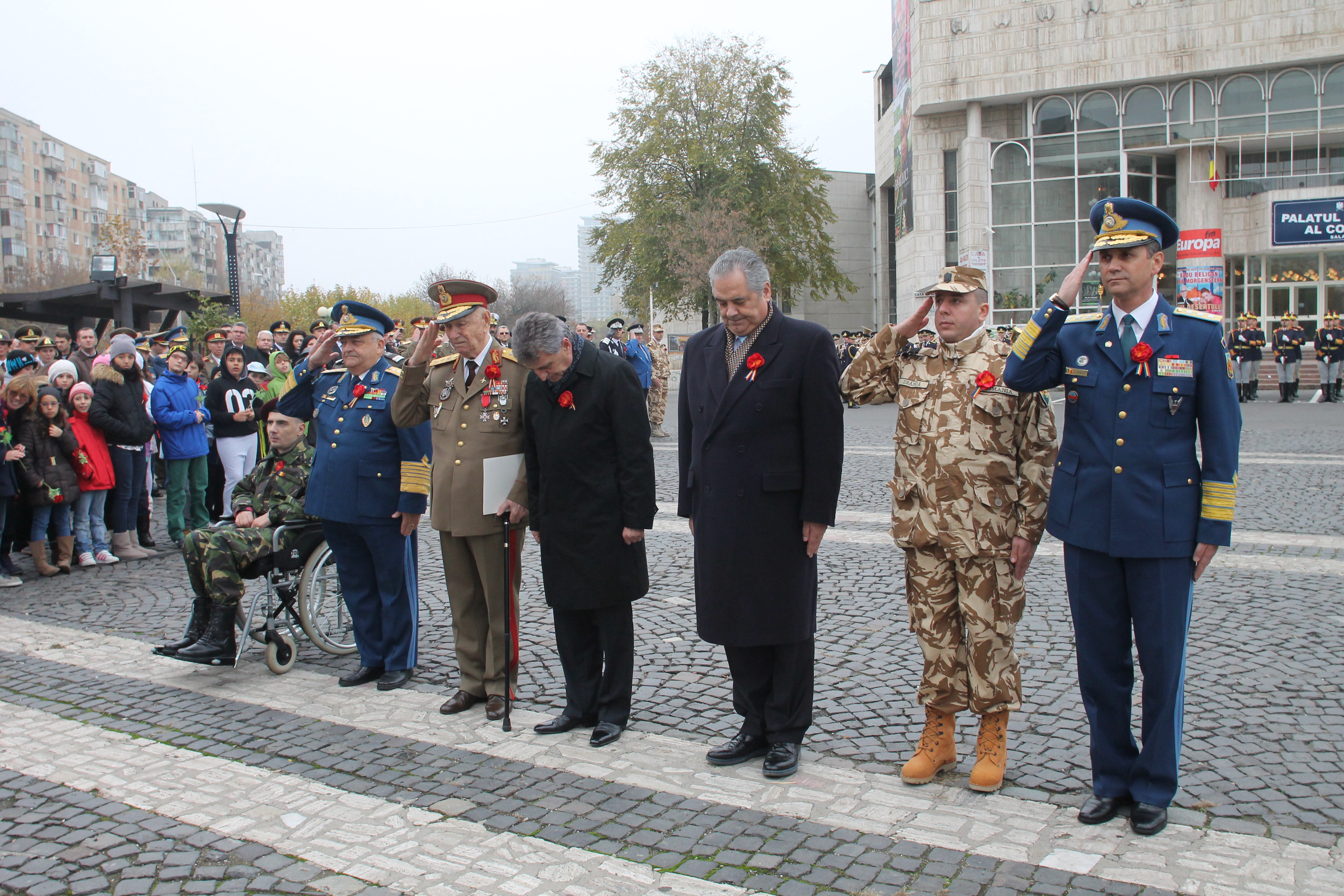 Ceremonia dedicată Zilei Veteranilor la Monumentul eroilor căzuți în teatrele de operații şi pe teritoriul României