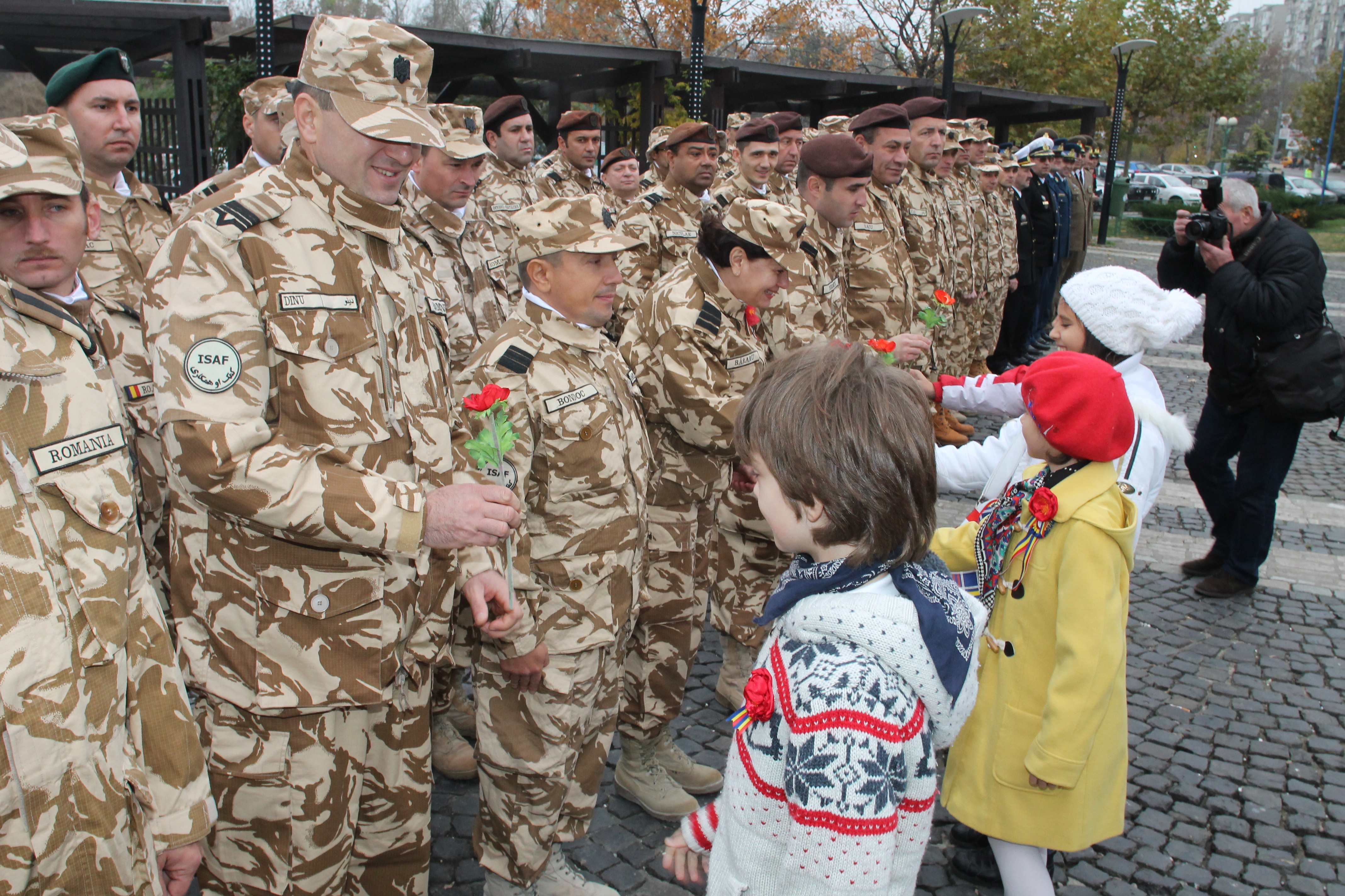 Ceremonia dedicată Zilei Veteranilor la Monumentul eroilor căzuți în teatrele de operații şi pe teritoriul României