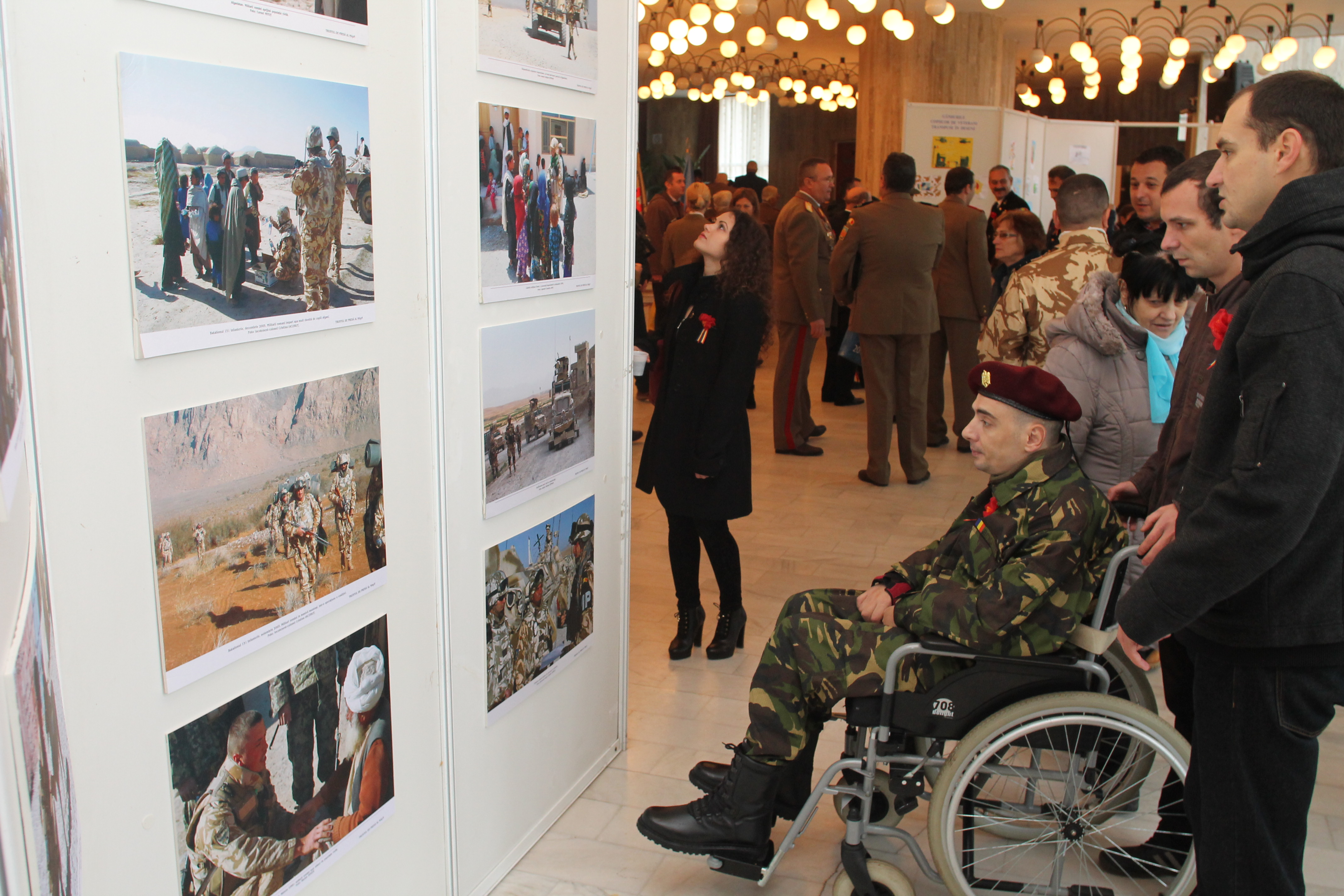 Ceremonia dedicată Zilei Veteranilor la Monumentul eroilor căzuți în teatrele de operații şi pe teritoriul României