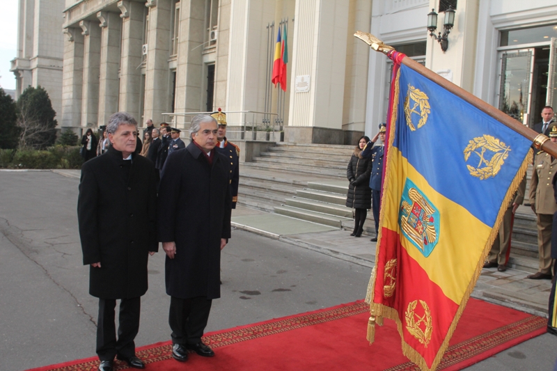 Întâlnire cu ministrul portughez al apărării