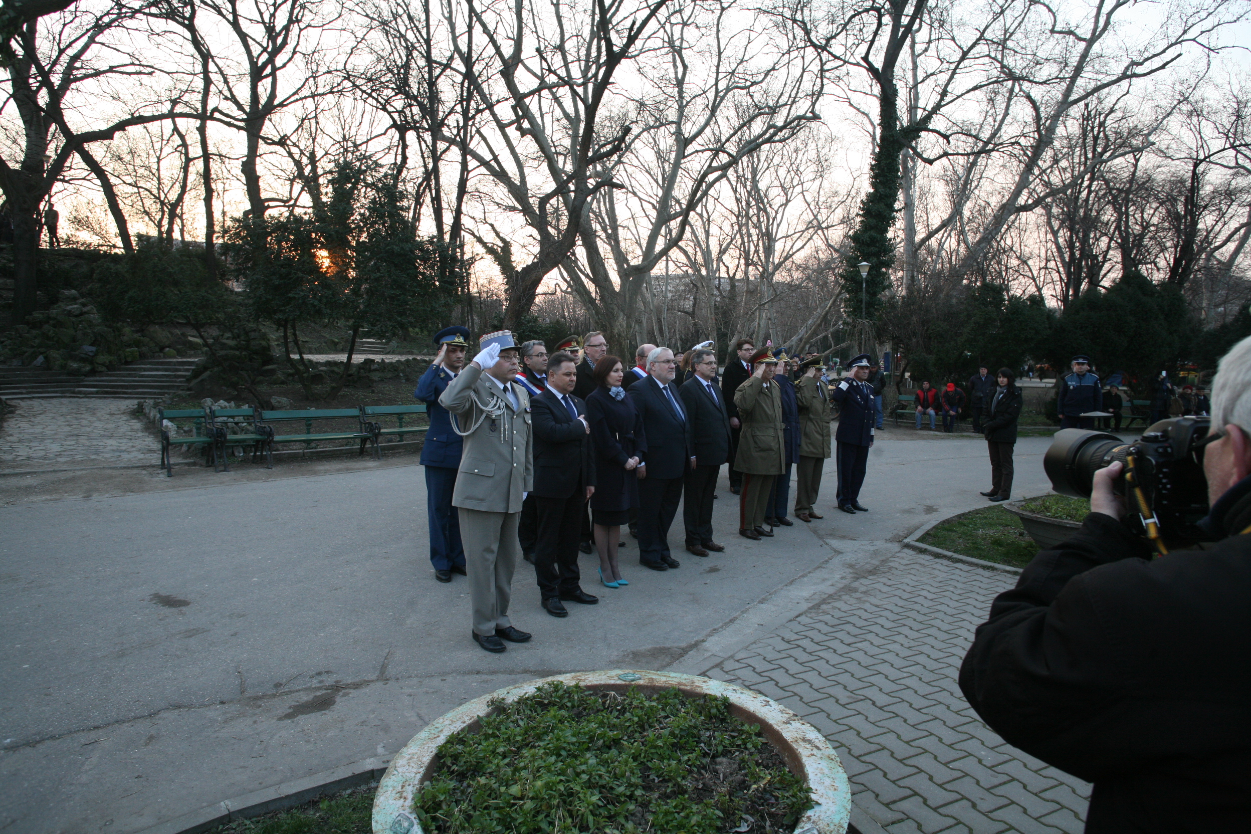 Ceremonia de depunere de coroane de flori de la Monumentul militar francez din parcul Cişmigiu - 12 martie 2015 