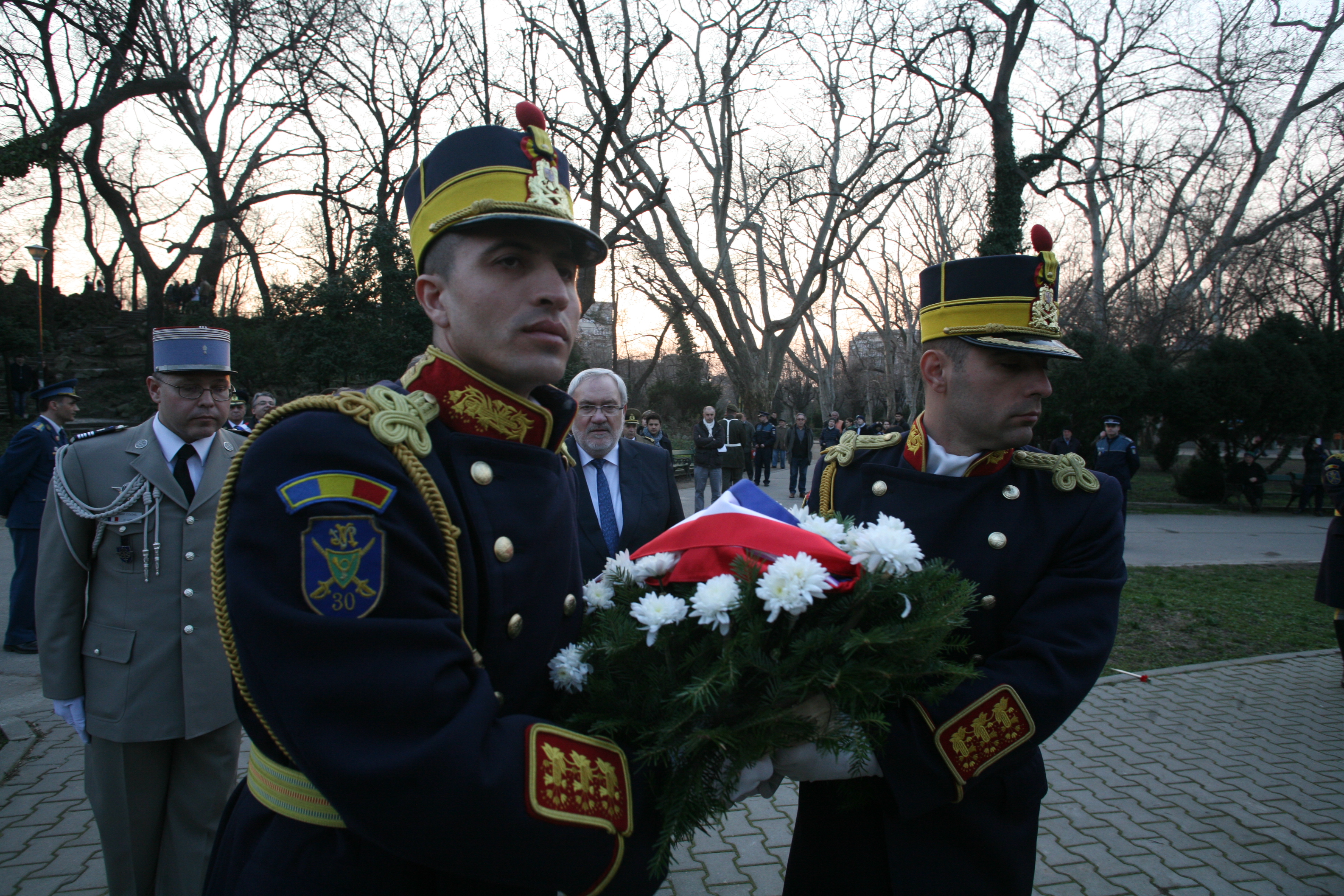 Ceremonia de depunere de coroane de flori de la Monumentul militar francez din parcul Cişmigiu - 12 martie 2015 