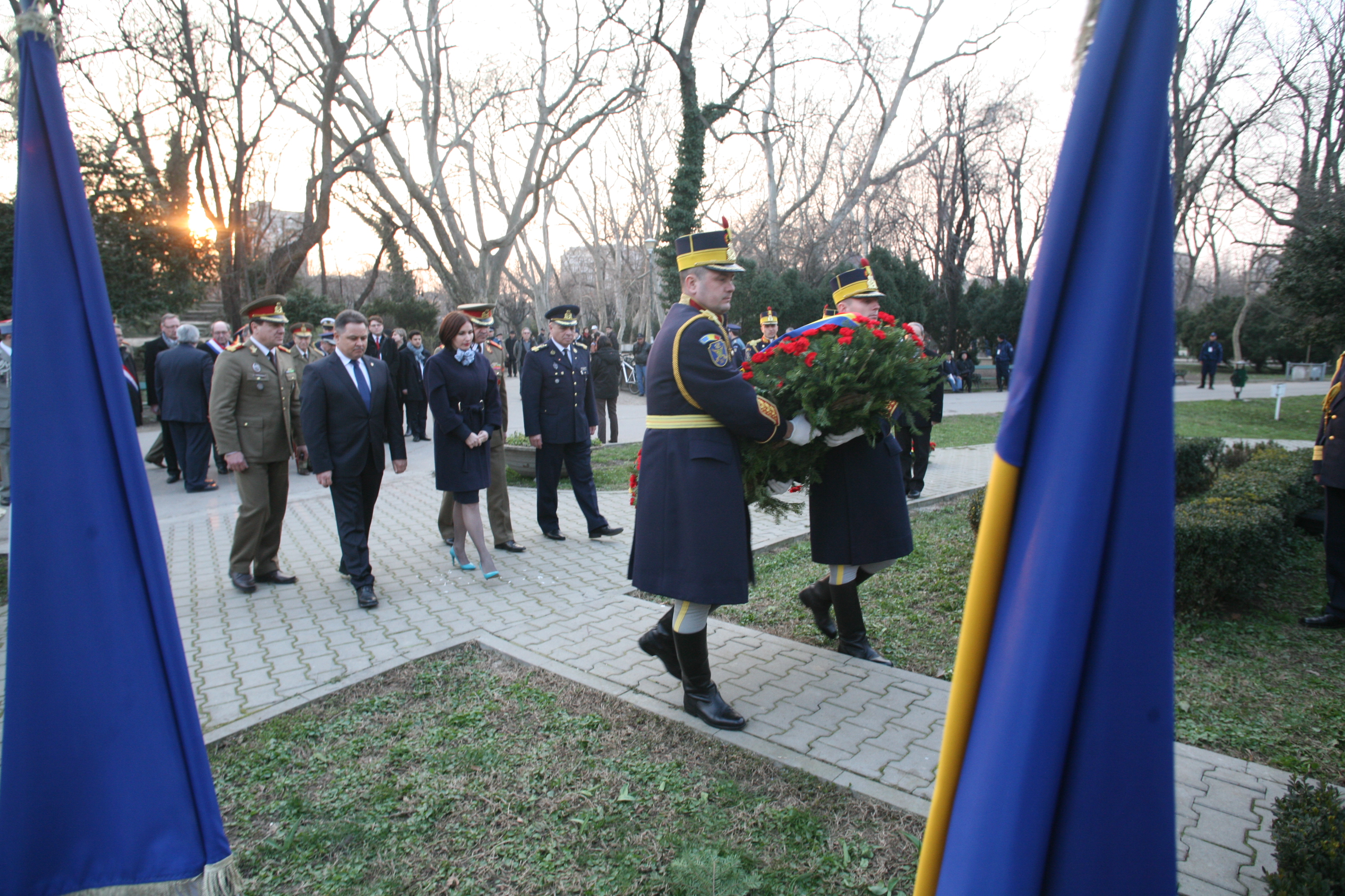 Ceremonia de depunere de coroane de flori de la Monumentul militar francez din parcul Cişmigiu - 12 martie 2015 