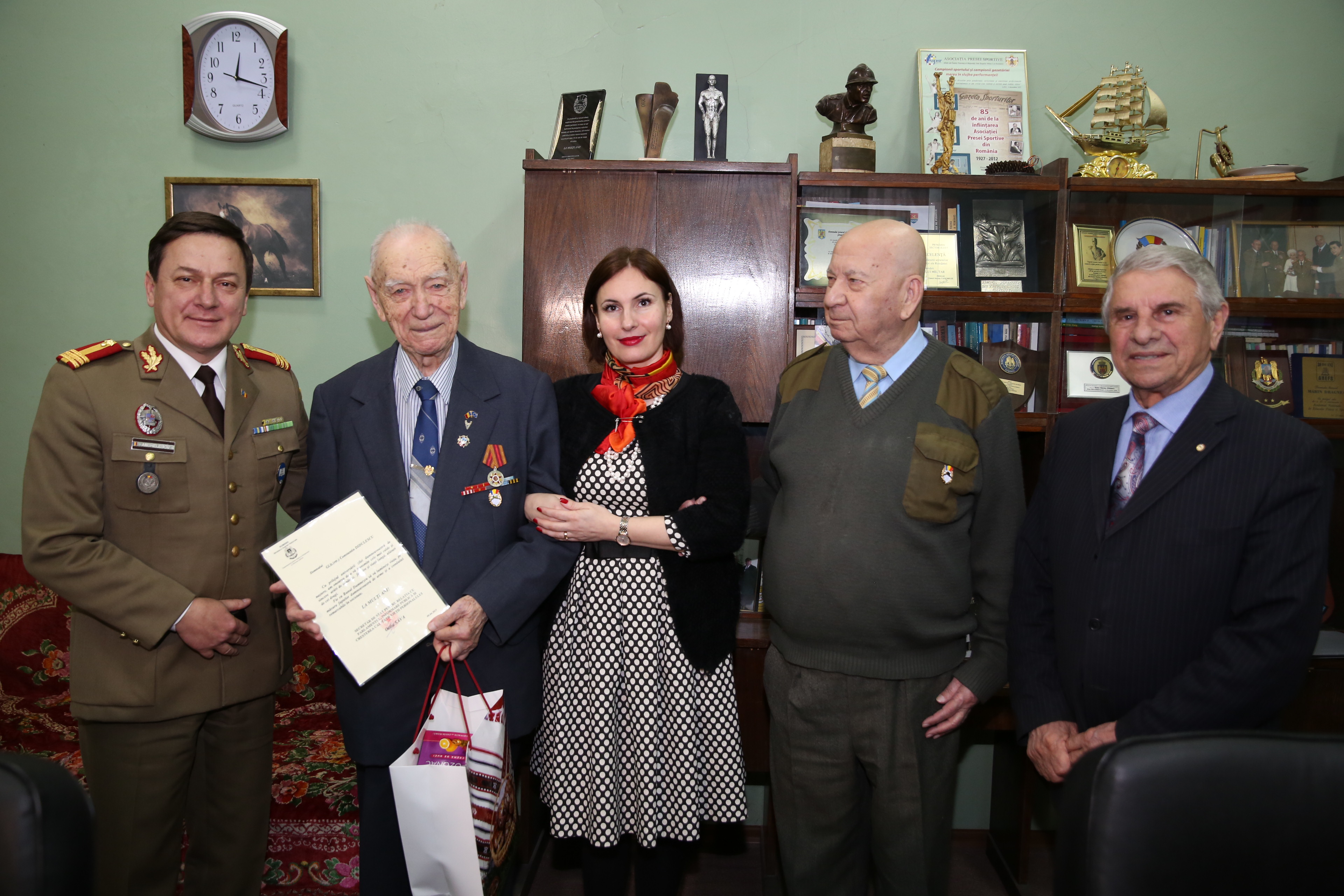 Întâlnire cu generalul locotenent 'rtr.' Didulescu Constantin, la sediul ANVR, cu prilejul împlinirii vârstei de 92 de ani - 09 aprilie 2015