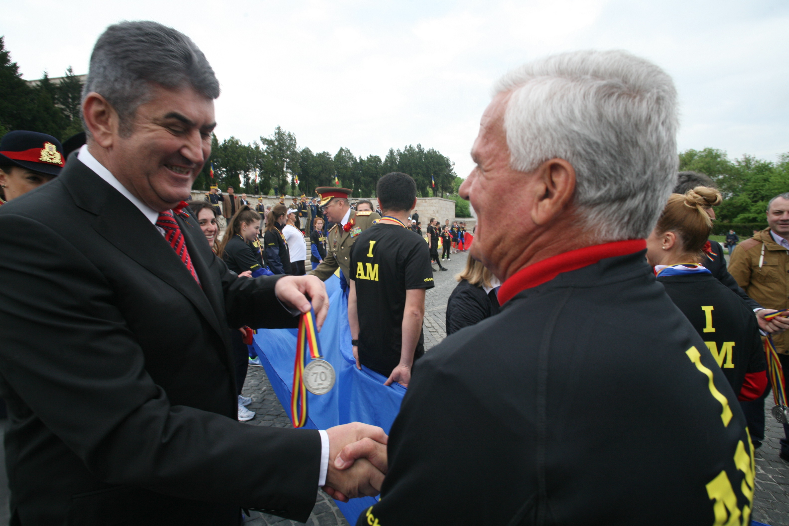 Ceremonia militară de depuneri de coroane şi jerbe de flori de la Monumentul Eroilor Neamului din cel de al II-lea Război Mondial - Universitatea Națională de Apărare 'Carol I' - 29 aprilie 2015 '