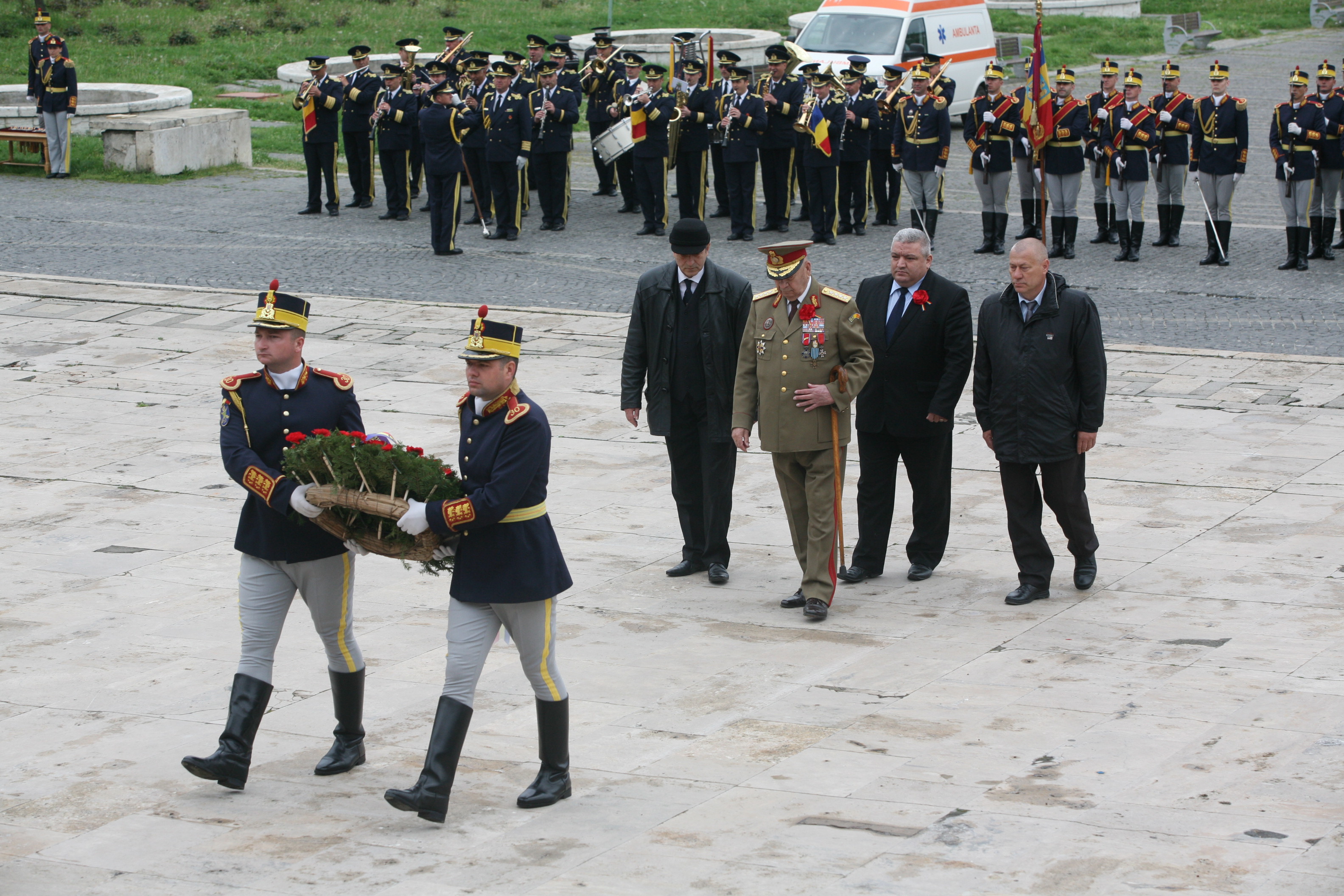 Ceremonia militară de depuneri de coroane şi jerbe de flori de la Monumentul Eroilor Neamului din cel de al II-lea Război Mondial - Universitatea Națională de Apărare 'Carol I' - 29 aprilie 2015 '