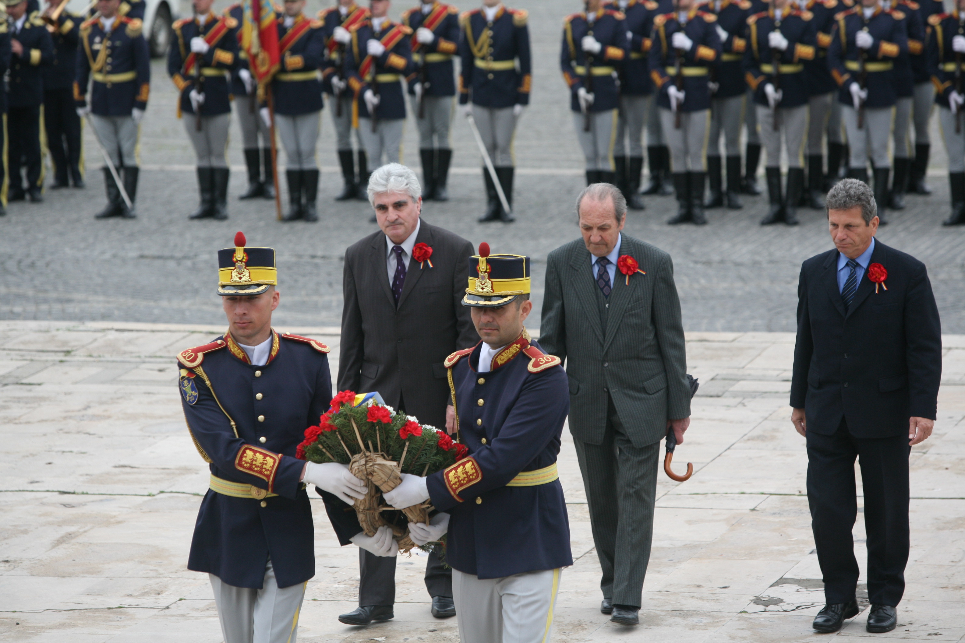 Ceremonia militară de depuneri de coroane şi jerbe de flori de la Monumentul Eroilor Neamului din cel de al II-lea Război Mondial - Universitatea Națională de Apărare 'Carol I' - 29 aprilie 2015 '