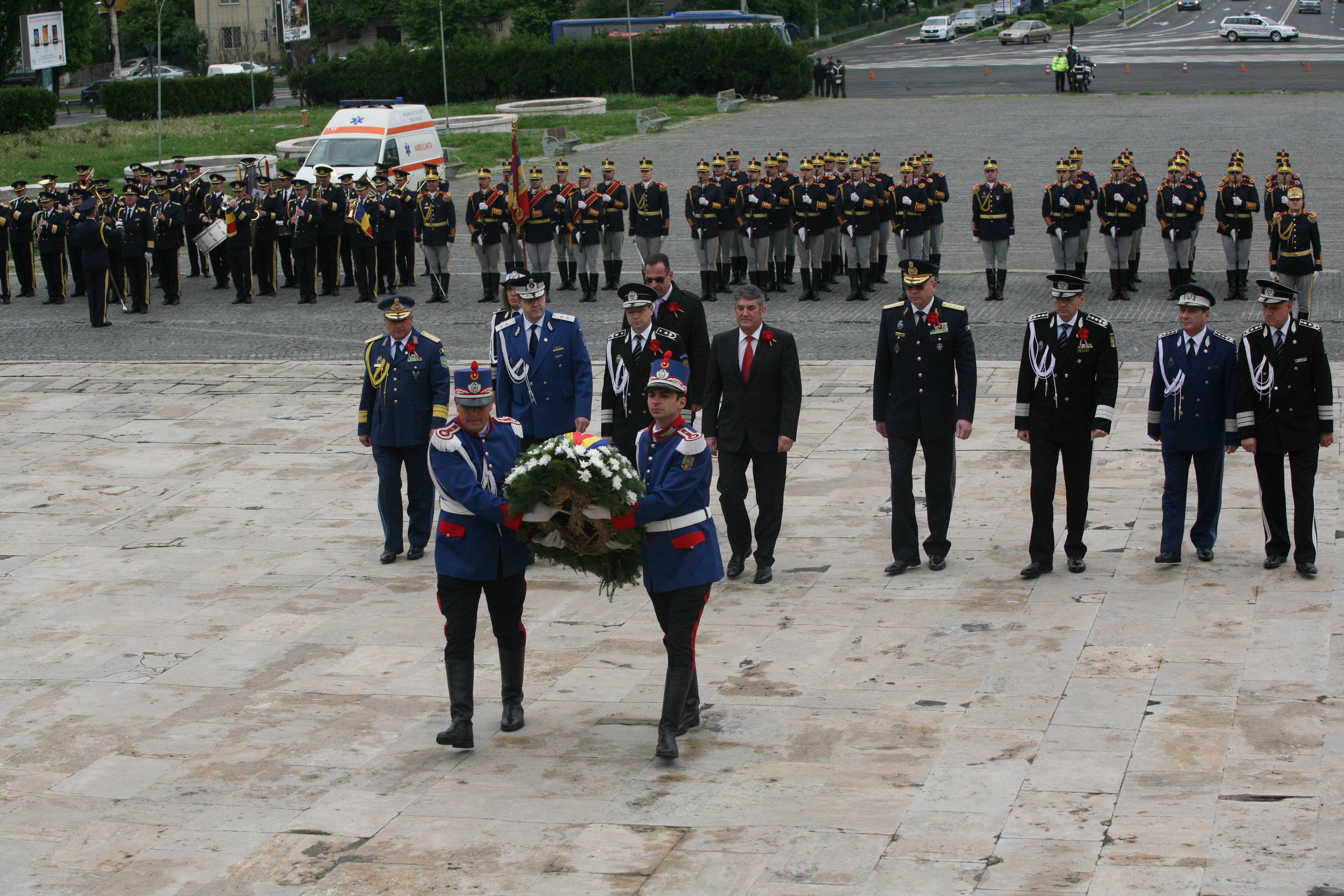 Ceremonia militară de depuneri de coroane şi jerbe de flori de la Monumentul Eroilor Neamului din cel de al II-lea Război Mondial - Universitatea Națională de Apărare 'Carol I' - 29 aprilie 2015 '