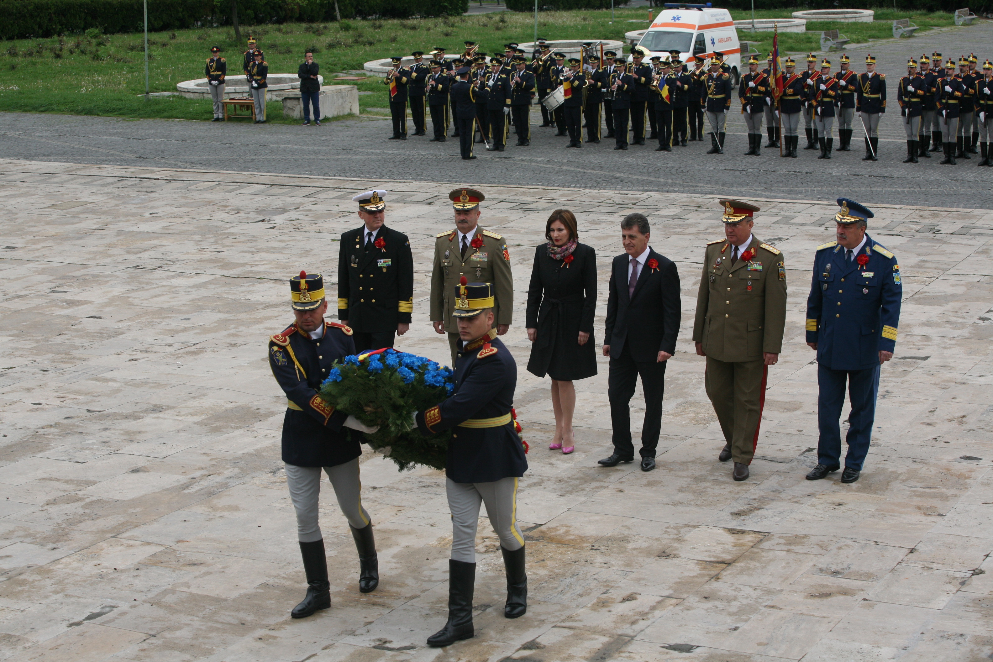 Ceremonia militară de depuneri de coroane şi jerbe de flori de la Monumentul Eroilor Neamului din cel de al II-lea Război Mondial - Universitatea Națională de Apărare 'Carol I' - 29 aprilie 2015 '