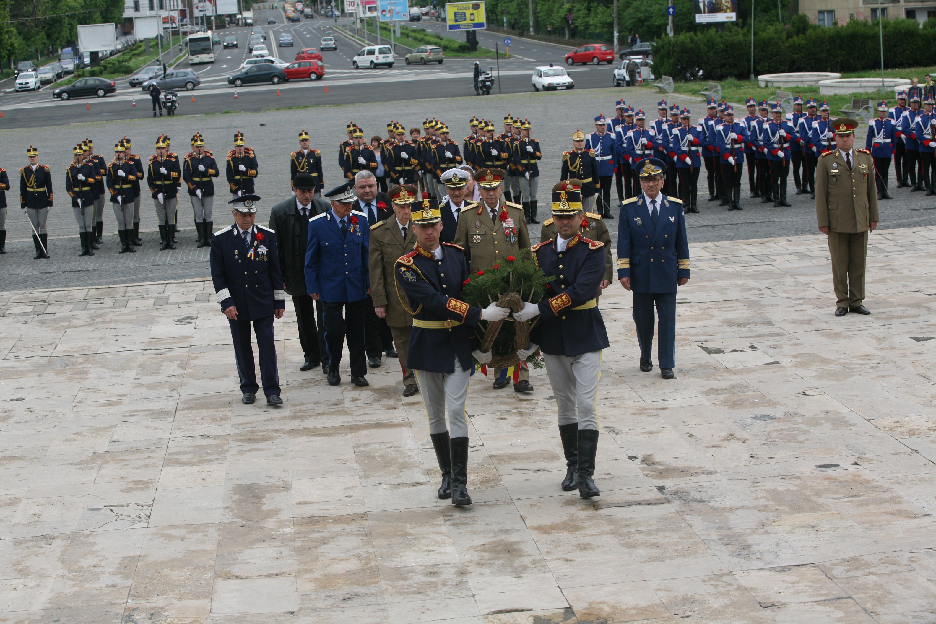 Ceremonia militară de depuneri de coroane şi jerbe de flori de la Monumentul Eroilor Neamului din cel de al II-lea Război Mondial - Universitatea Națională de Apărare 'Carol I' - 29 aprilie 2015 '