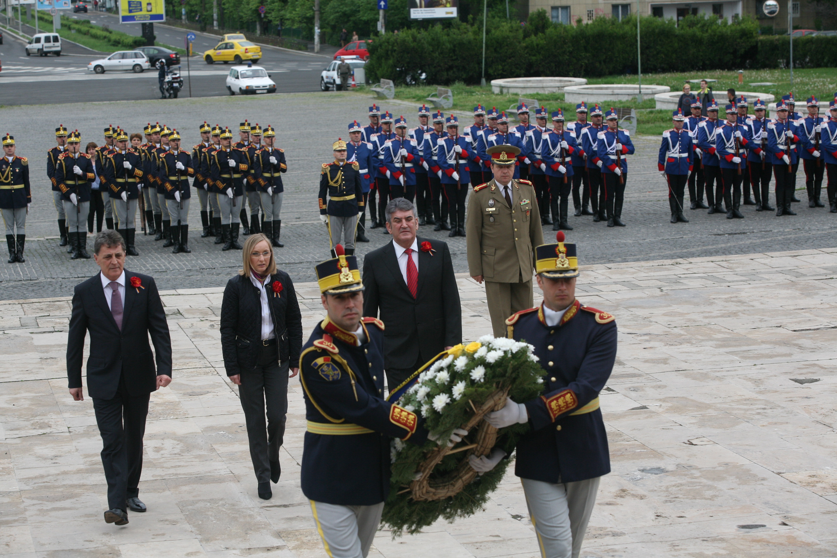 Ceremonia militară de depuneri de coroane şi jerbe de flori de la Monumentul Eroilor Neamului din cel de al II-lea Război Mondial - Universitatea Națională de Apărare 'Carol I' - 29 aprilie 2015 '