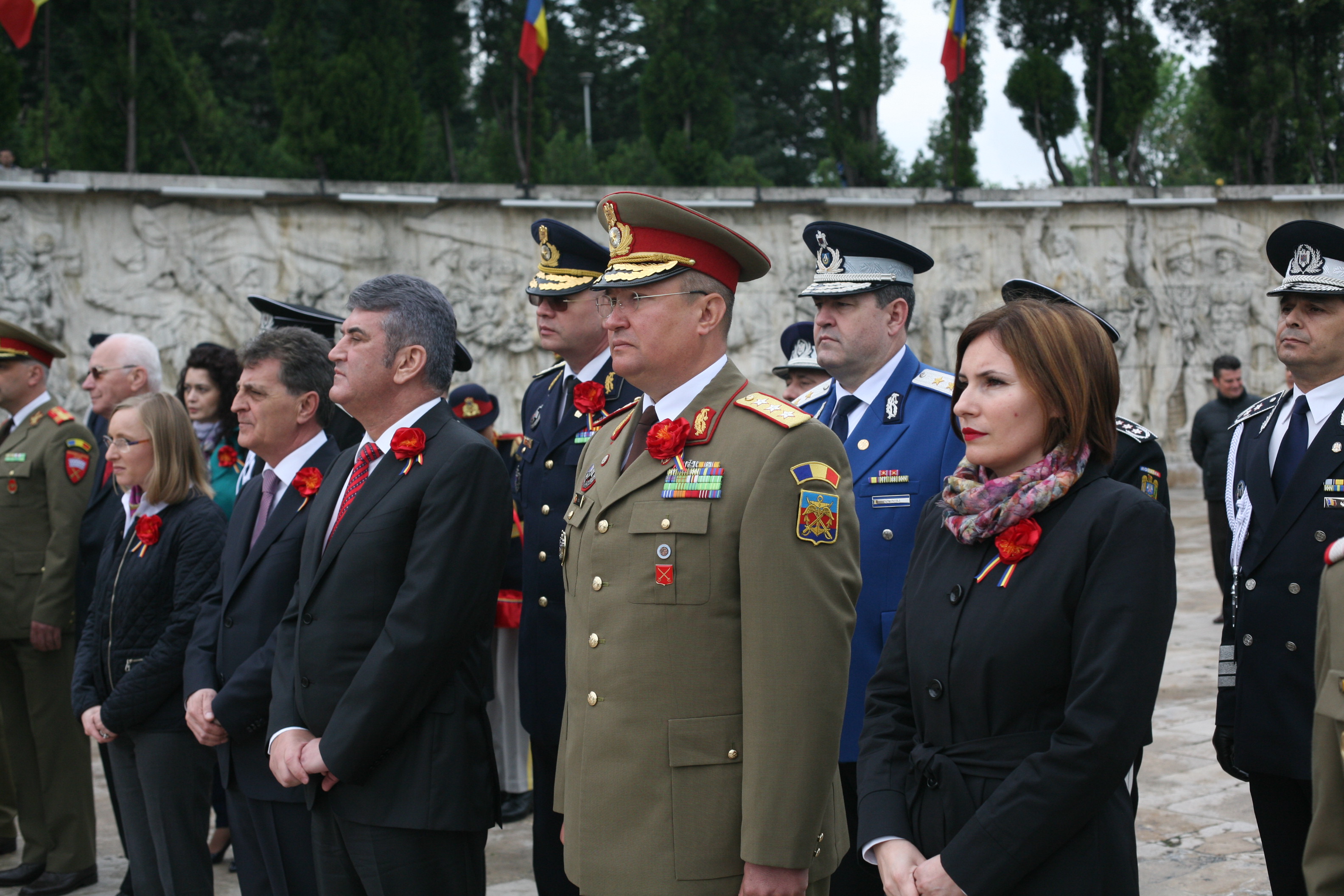 Ceremonia militară de depuneri de coroane şi jerbe de flori de la Monumentul Eroilor Neamului din cel de al II-lea Război Mondial - Universitatea Națională de Apărare 'Carol I' - 29 aprilie 2015 '