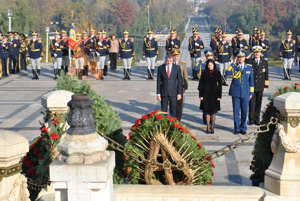 Ceremonia militară ocazionată de sărbătorirea 'Zilei Armatei României', desfăşurată vineri 25 octombrie, la Mormântul Ostaşului Necunoscut