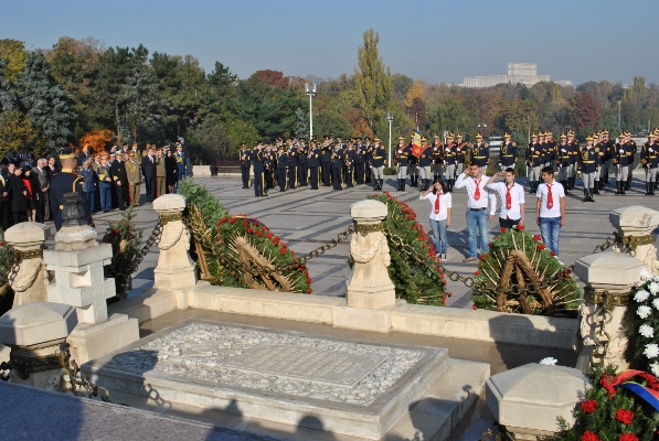 Ceremonia militară ocazionată de sărbătorirea 'Zilei Armatei României', desfăşurată vineri 25 octombrie, la Mormântul Ostaşului Necunoscut