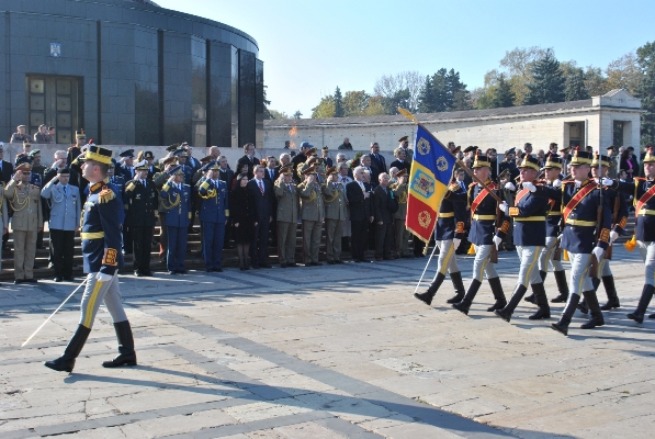 Ceremonia militară ocazionată de sărbătorirea 'Zilei Armatei României', desfăşurată vineri 25 octombrie, la Mormântul Ostaşului Necunoscut