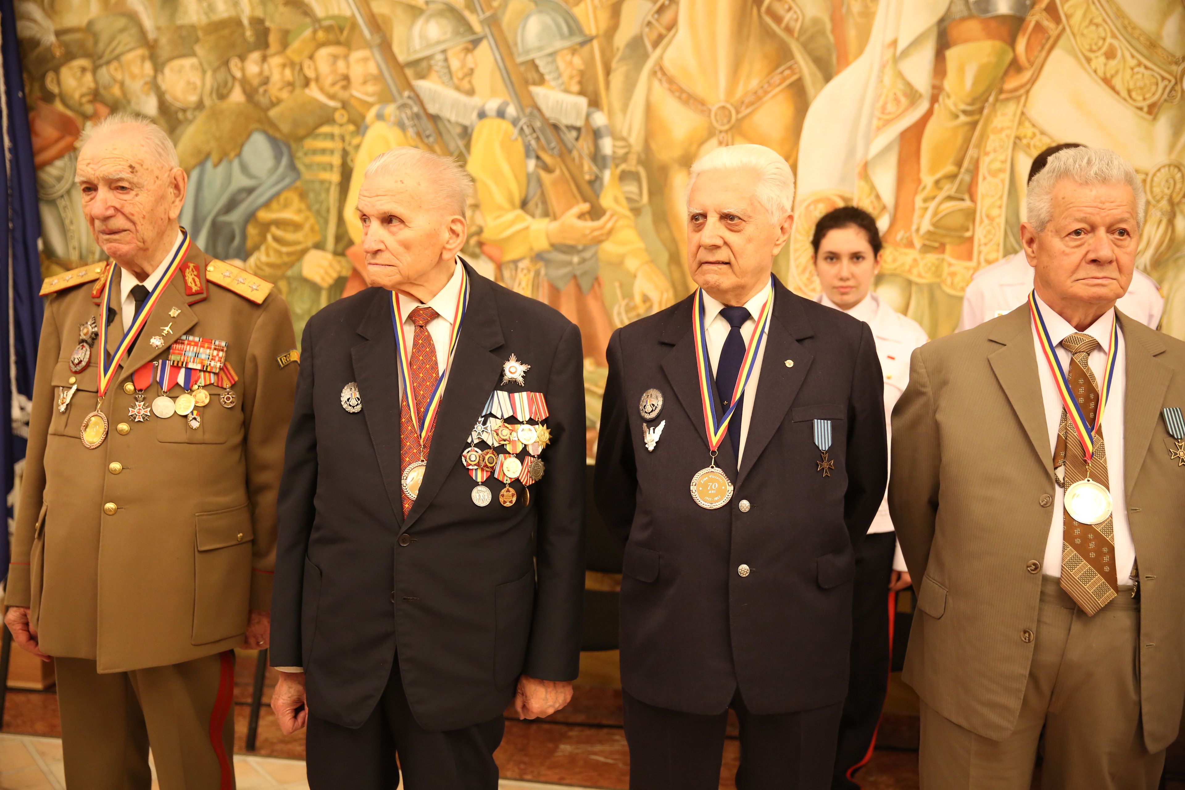 Festivitatea de avansare la gradul de general pentru un număr de şapte veterani de război şi decorarea Gl.lt.'r' Didulescu Constantin cu Ordinul Virtutea Militară în grad de Cavaler, cu însemne pentru militari - 07 mai 2015