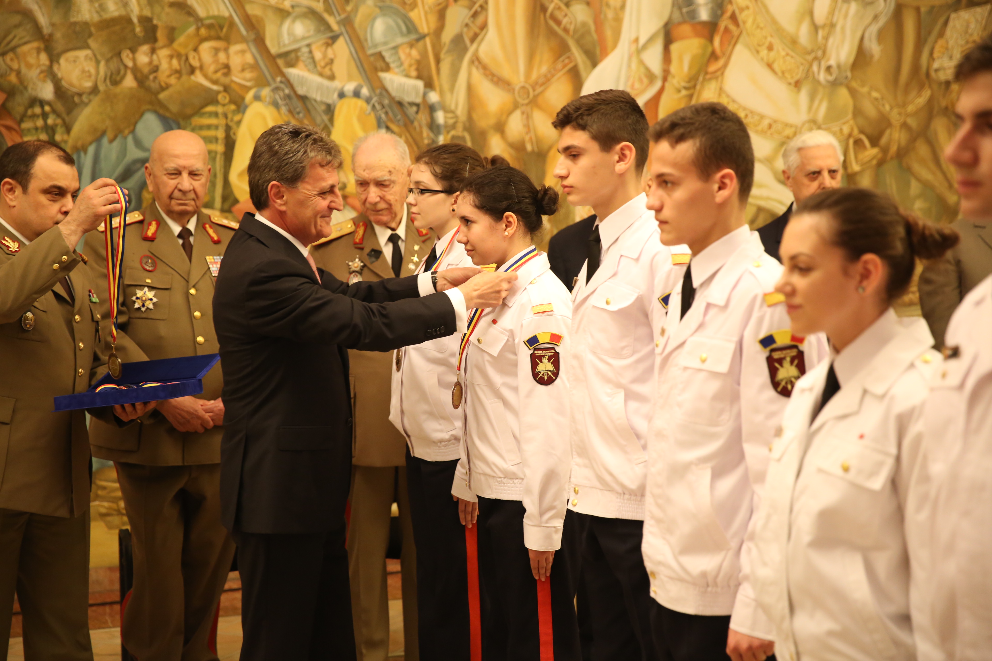 Festivitatea de avansare la gradul de general pentru un număr de şapte veterani de război şi decorarea Gl.lt.'r' Didulescu Constantin cu Ordinul Virtutea Militară în grad de Cavaler, cu însemne pentru militari - 07 mai 2015