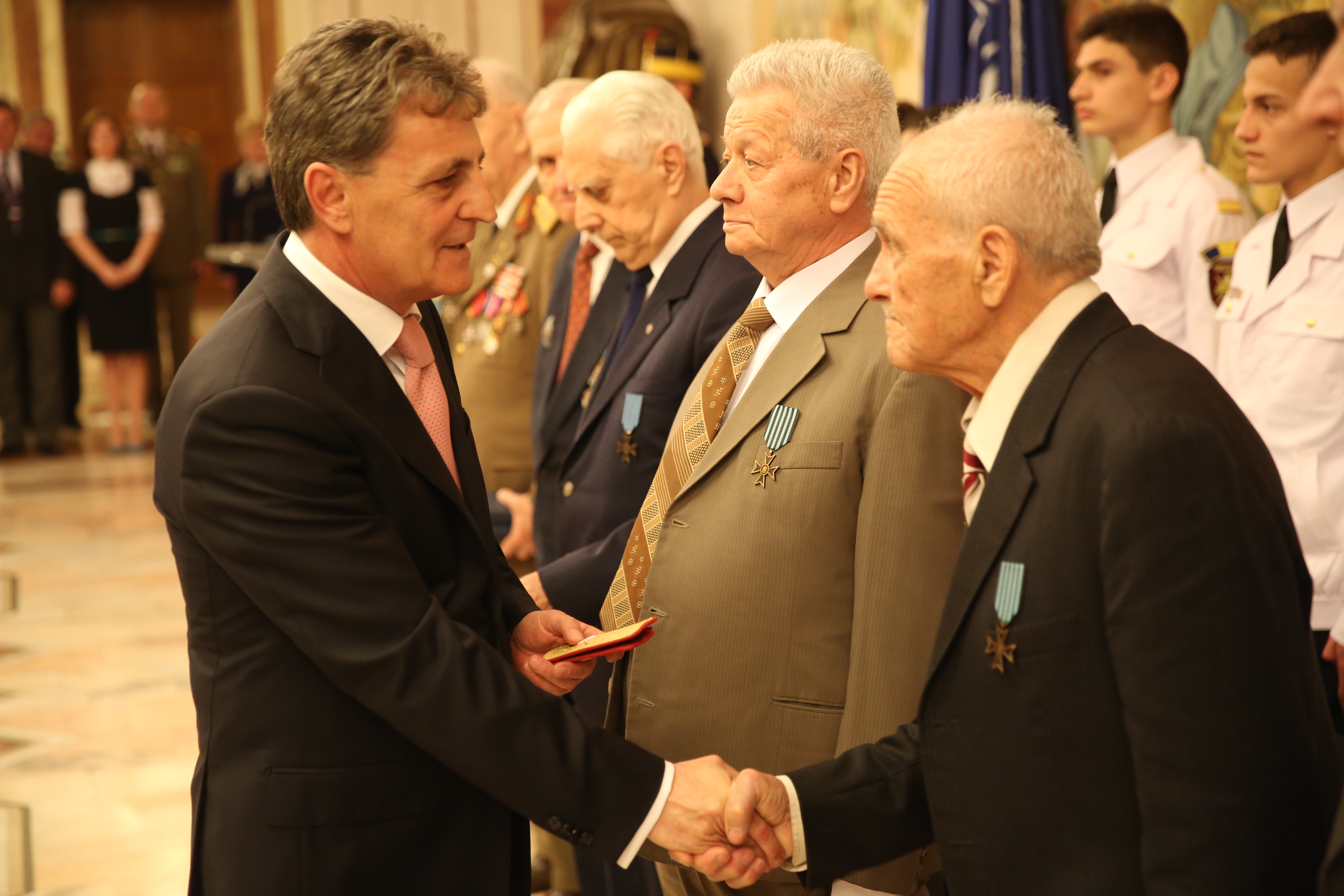 Festivitatea de avansare la gradul de general pentru un număr de şapte veterani de război şi decorarea Gl.lt.'r' Didulescu Constantin cu Ordinul Virtutea Militară în grad de Cavaler, cu însemne pentru militari - 07 mai 2015