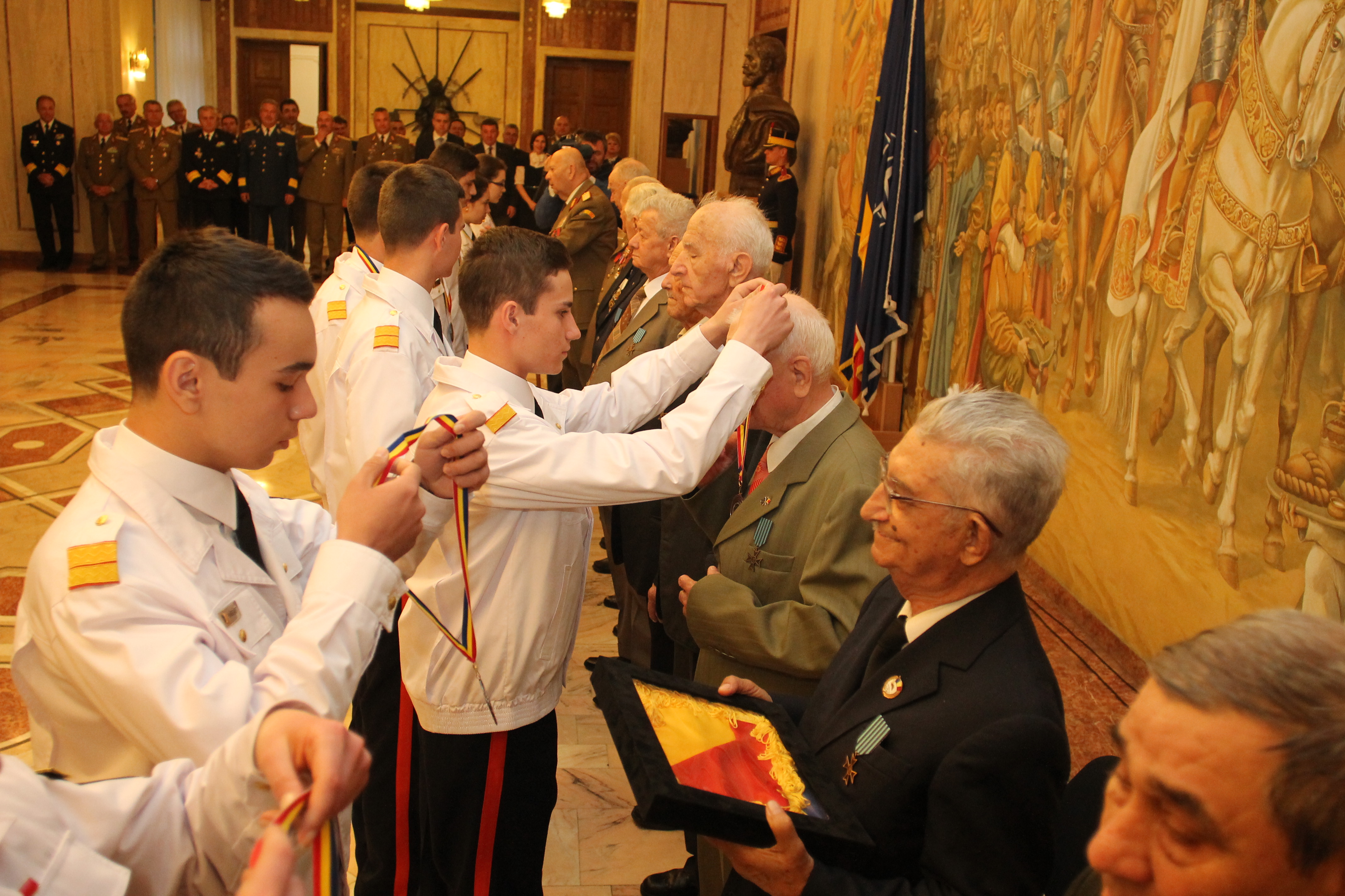 Festivitatea de avansare la gradul de general pentru un număr de şapte veterani de război şi decorarea Gl.lt.'r' Didulescu Constantin cu Ordinul Virtutea Militară în grad de Cavaler, cu însemne pentru militari - 07 mai 2015